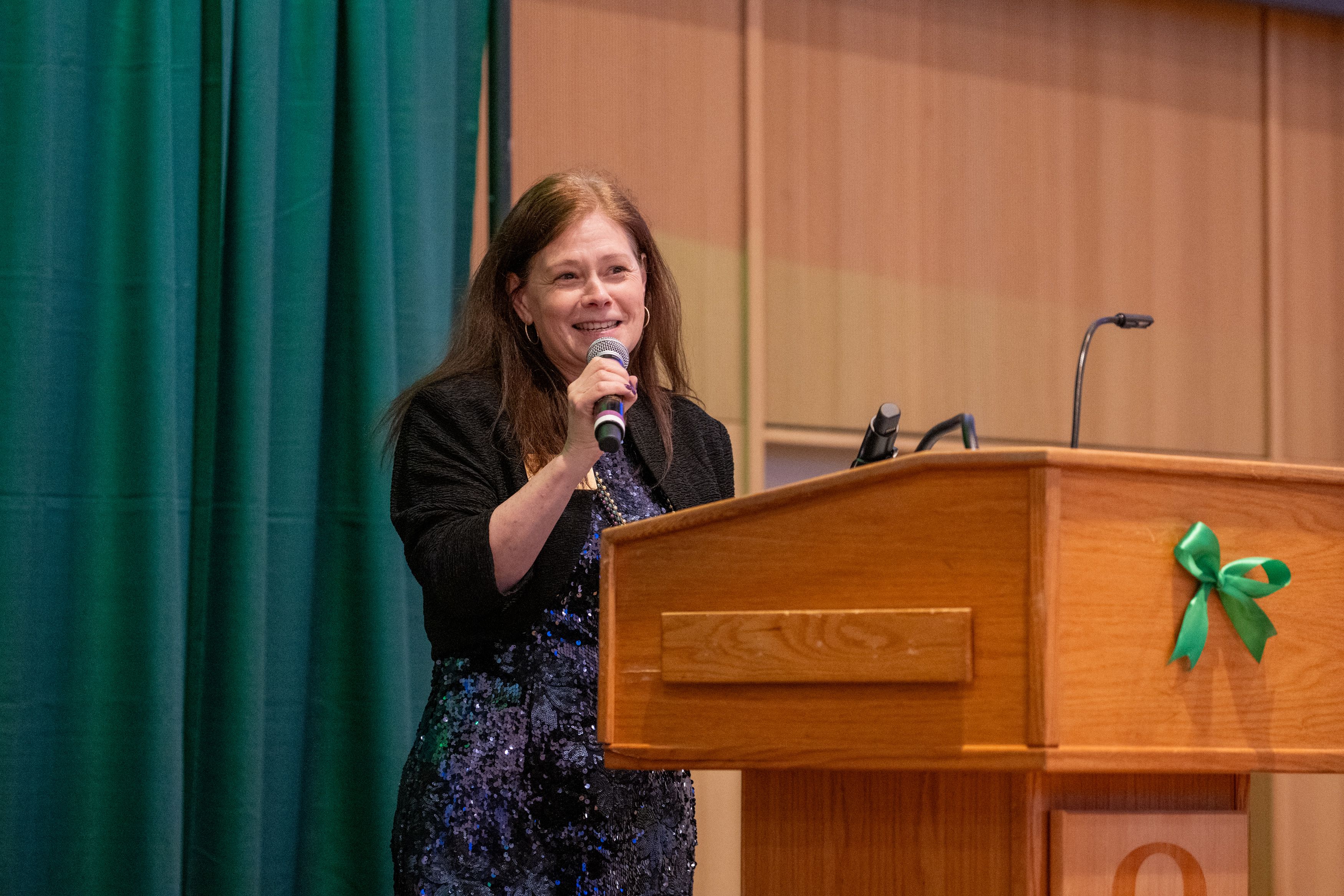 Jennifer Geller speaks to the crowd.